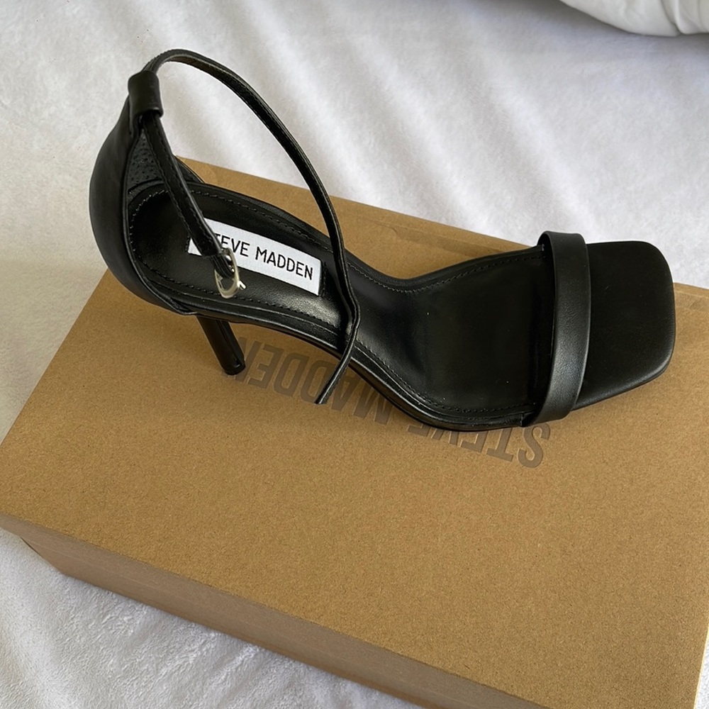 Steve Madden heel black size 9W brand new.